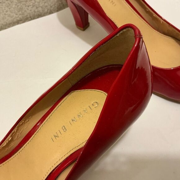 Gianni Bini Classic Red Heels - Picture 9 of 9